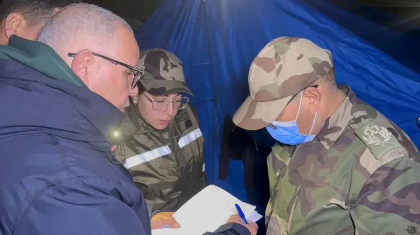 السلطات المحلية والعسكرية توزع مساعدات غذائية على ساكنة مخيم الهماسيس بإقليم سيدي سليمان